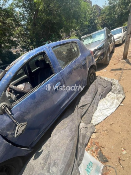 Renault Sandero Step Way 2015 Dark Blue Automatic Used for Sale in Maadi - 2