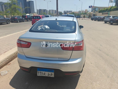 Kia Rio 2015 Silver Automatic Used for Sale in Sheikh Zayed City - 2