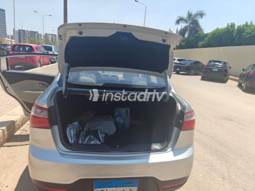 Kia Rio 2015 Silver Automatic Used for Sale in Sheikh Zayed City - 5