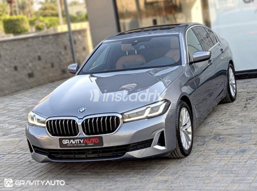 بي ام دبليو 520 2023 رمادي أوتوماتيك مستعملة للبيع في مدينة الشيخ زايد - 2