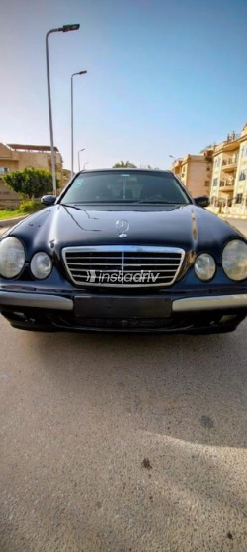 مرسيدس E 200 2000 أسود أوتوماتيك مستعملة للبيع في مدينة الشيخ زايد - 1