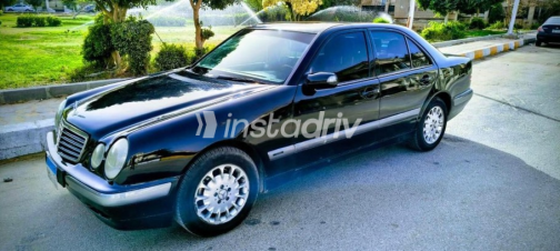 مرسيدس E 200 2000 أسود أوتوماتيك مستعملة للبيع في مدينة الشيخ زايد - 2