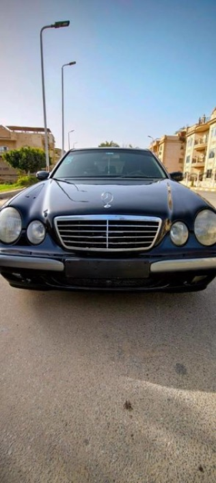 مرسيدس E 200 2000 أسود أوتوماتيك مستعملة للبيع في مدينة الشيخ زايد