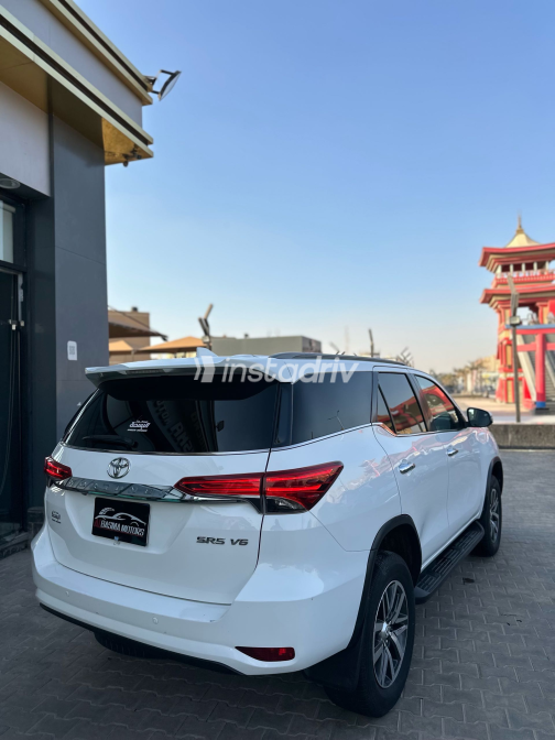Toyota Fortuner 2019 White Automatic Used for Sale in Nasr city - 3