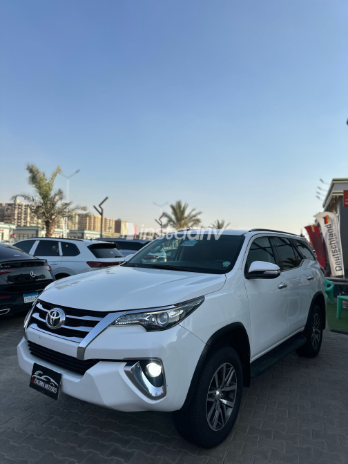 Toyota Fortuner 2019 White Automatic Used for Sale in Nasr city - 6