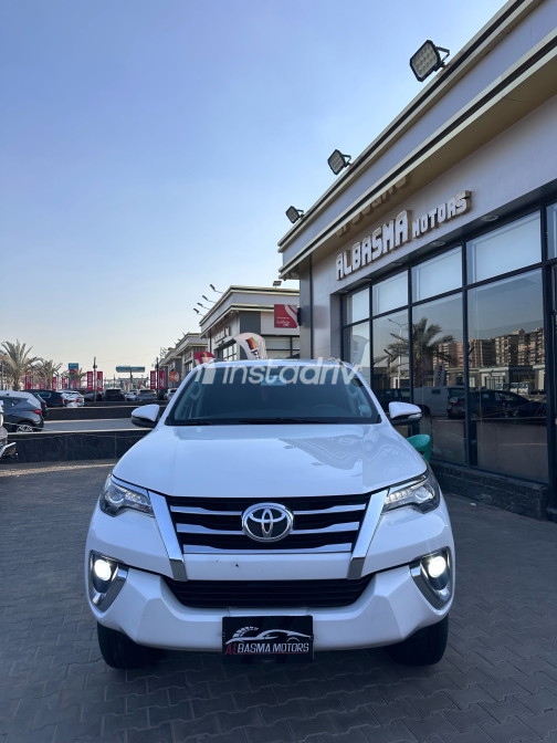 Toyota Fortuner 2019 White Automatic Used for Sale in Nasr city - 8