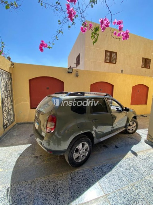رينو داستر 2015 أخضر غامق يدوي مستعملة للبيع في القاهرة - 3
