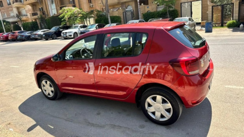 رينو سانديرو 2019 أبيض أوتوماتيك مستعملة للبيع في القاهرة الكبرى ( القاهرة - الجيزة) - 3