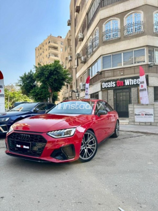 اودي A4 2024 أحمر أوتوماتيك مستعملة للبيع في القاهرة - 3