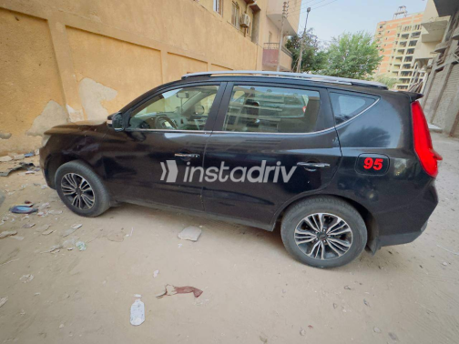 جيلي X7 2019 أسود أوتوماتيك مستعملة للبيع في القاهرة الكبرى ( القاهرة - الجيزة) - 9