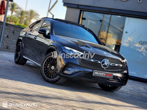 مرسيدس GLC 300 2025 أسود أوتوماتيك مستعملة للبيع في مدينة الشيخ زايد - 1