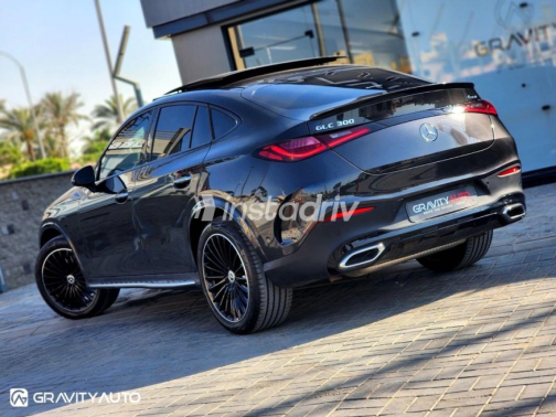 مرسيدس GLC 300 2025 أسود أوتوماتيك مستعملة للبيع في مدينة الشيخ زايد - 4