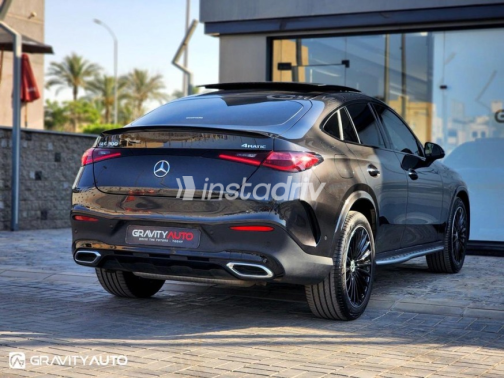 مرسيدس GLC 300 2025 أسود أوتوماتيك مستعملة للبيع في مدينة الشيخ زايد - 5