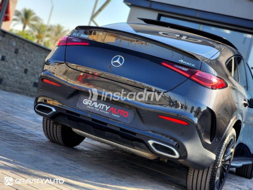 مرسيدس GLC 300 2025 أسود أوتوماتيك مستعملة للبيع في مدينة الشيخ زايد - 6