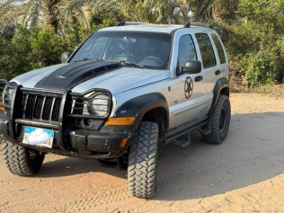 جيب ليبيرتى 2007 فضي أوتوماتيك مستعملة للبيع في القاهرة