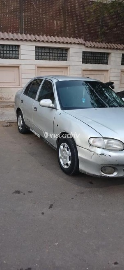 هيونداي اكسنت 2001 فضي يدوي مستعملة للبيع في الجيزة - 2