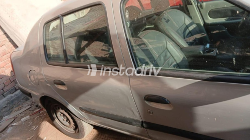 Renault Clio 2006 Silver Automatic Used for Sale in Greater Cairo ( Cairo + Giza) - 2
