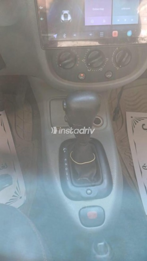 Renault Clio 2006 Silver Automatic Used for Sale in Greater Cairo ( Cairo + Giza) - 7