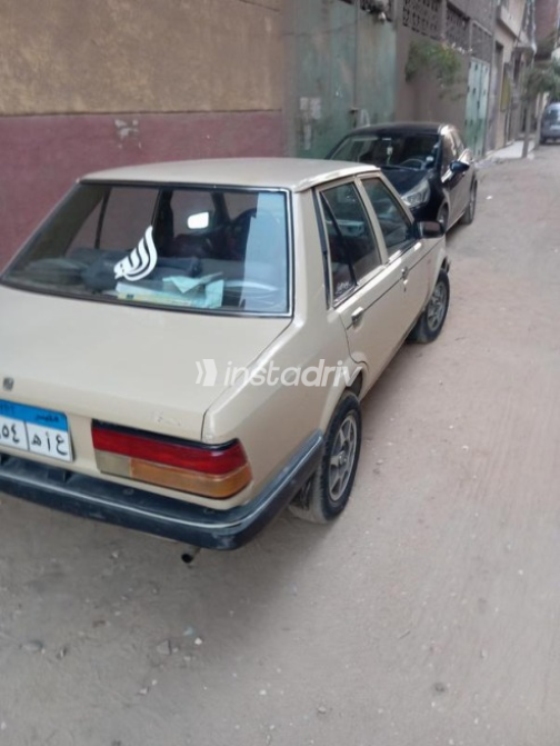 مازدا 323 1981 بيج يدوي مستعملة للبيع في القاهرة - 4