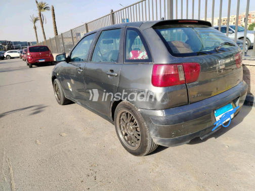 سيات ابيزا 2002 رمادي يدوي مستعملة للبيع في شيراتون - 4