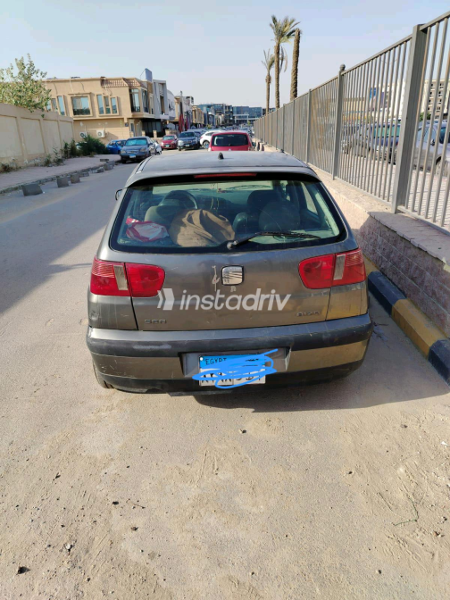 سيات ابيزا 2002 رمادي يدوي مستعملة للبيع في شيراتون - 7