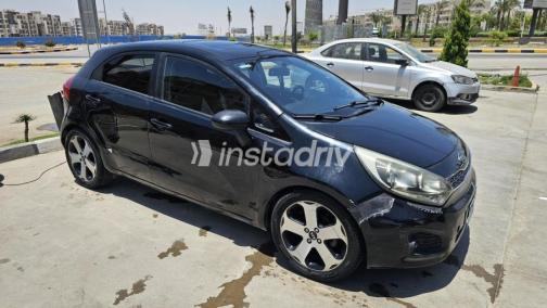 كيا ريو 2015 أسود أوتوماتيك مستعملة للبيع في القاهرة - 3