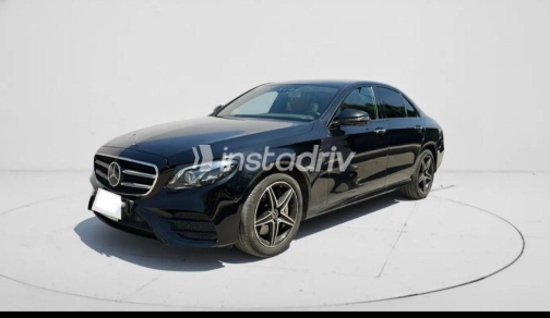 مرسيدس E 300 2019 أسود أوتوماتيك مستعملة للبيع في القاهرة - 1
