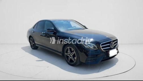 مرسيدس E 300 2019 أسود أوتوماتيك مستعملة للبيع في القاهرة - 2