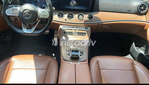 مرسيدس E 300 2019 أسود أوتوماتيك مستعملة للبيع في القاهرة - 5