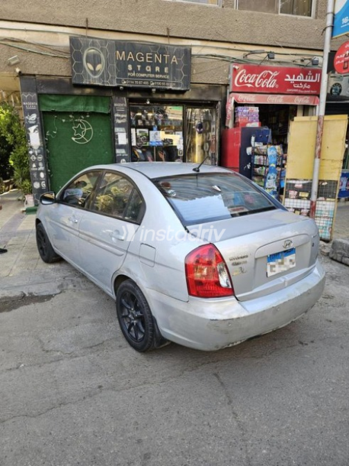Hyundai Accent 2011 Silver Manual Used for Sale in Cairo - 4
