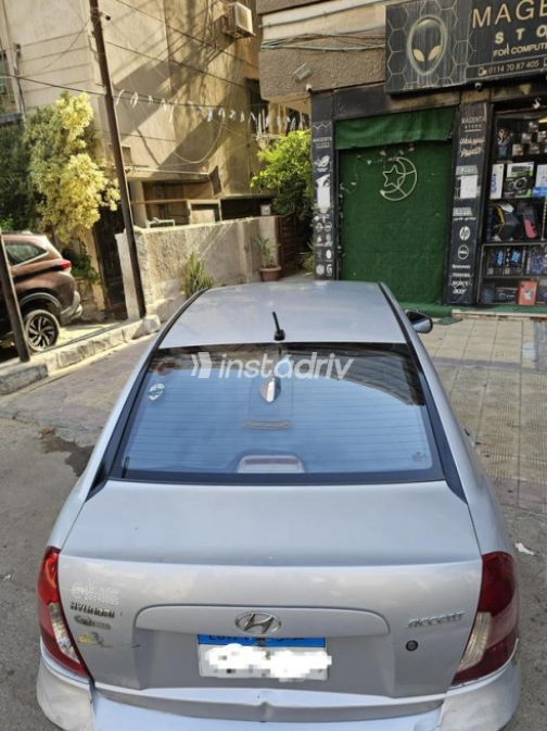 Hyundai Accent 2011 Silver Manual Used for Sale in Cairo - 6