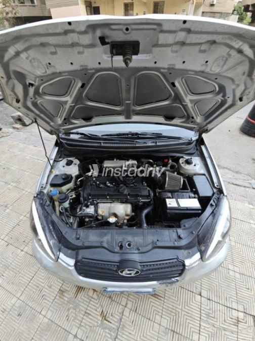 Hyundai Accent 2011 Silver Manual Used for Sale in Cairo - 7