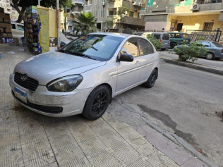 هيونداي اكسنت 2011 فضي يدوي مستعملة للبيع في القاهرة