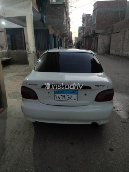 Hyundai Accent 1999 White Manual Used for Sale in 10th of Ramadan - 2