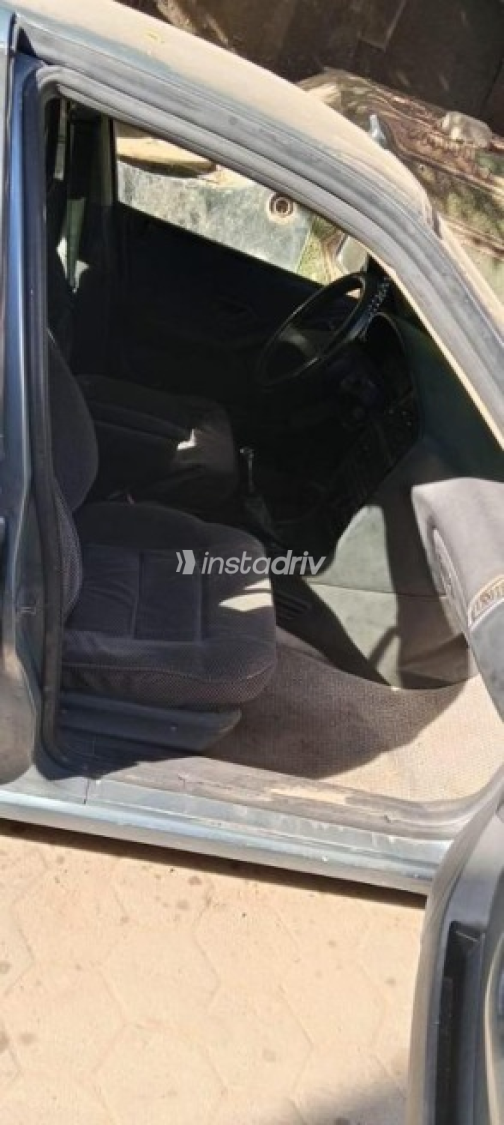 بيجو 405 2000 أبيض يدوي مستعملة للبيع في القاهرة - 3