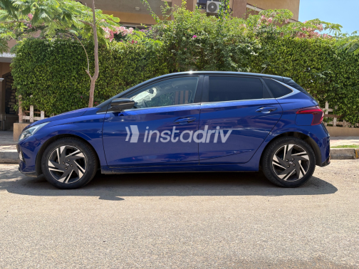 هيونداي I20 2022 أزرق أوتوماتيك مستعملة للبيع في الجيزة - 5