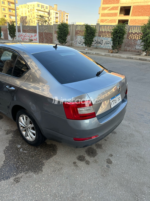 سكودا اوكتافيا 2014 رمادي غامق أوتوماتيك مستعملة للبيع في الجيزة - 1