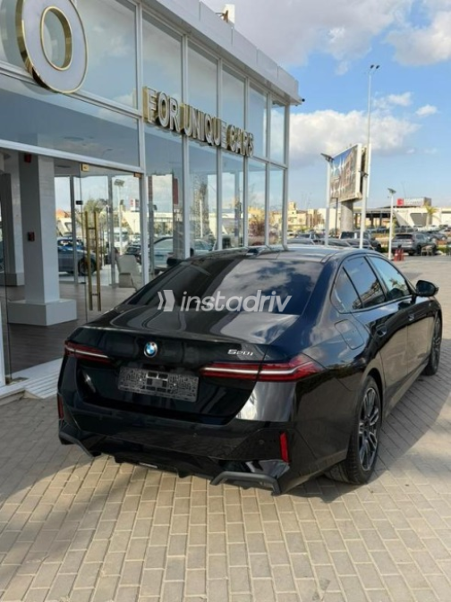 بي ام دبليو 520 2024 أسود أوتوماتيك مستعملة للبيع في مدينة الشيخ زايد - 5