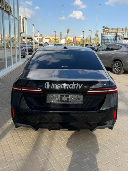 بي ام دبليو 520 2024 أسود أوتوماتيك مستعملة للبيع في مدينة الشيخ زايد - 6