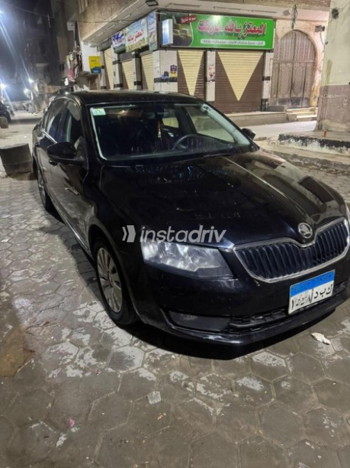 سكودا اوكتافيا A7 2017 أسود أوتوماتيك مستعملة للبيع في القاهرة - 2