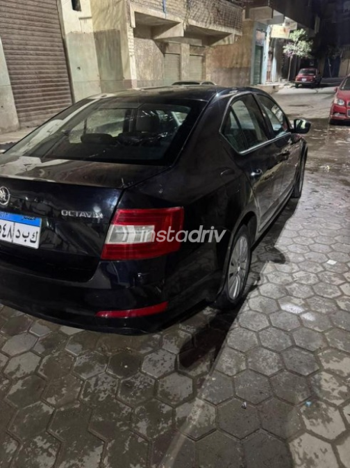 سكودا اوكتافيا A7 2017 أسود أوتوماتيك مستعملة للبيع في القاهرة - 3