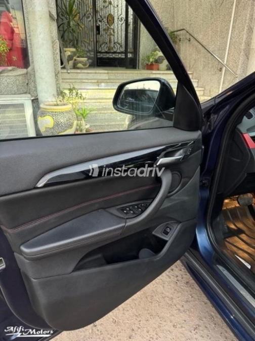 بي ام دبليو X1 2019 أزرق غامق أوتوماتيك مستعملة للبيع في القاهرة - 6
