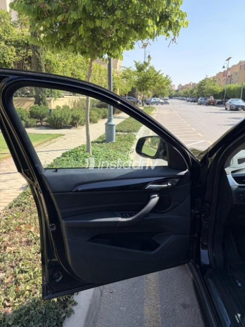 بي ام دبليو X1 2020 أبيض أوتوماتيك مستعملة للبيع في القاهرة الكبرى ( القاهرة - الجيزة) - 10