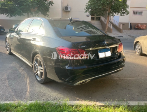 مرسيدس E 250 2015 أسود أوتوماتيك مستعملة للبيع في مدينتى - 1