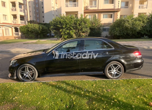 مرسيدس E 250 2015 أسود أوتوماتيك مستعملة للبيع في مدينتى - 5