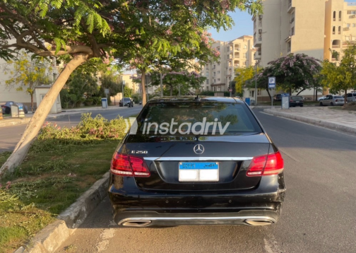 مرسيدس E 250 2015 أسود أوتوماتيك مستعملة للبيع في مدينتى - 8