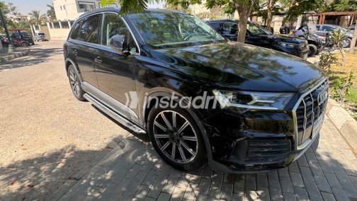 اودي Q7 2023 أسود أوتوماتيك مستعملة للبيع في الجيزة - 5