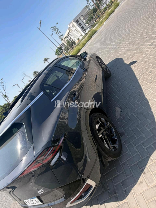 كيا سبورتاج 2024 رمادي غامق أوتوماتيك مستعملة للبيع في مصر الجديدة - 1