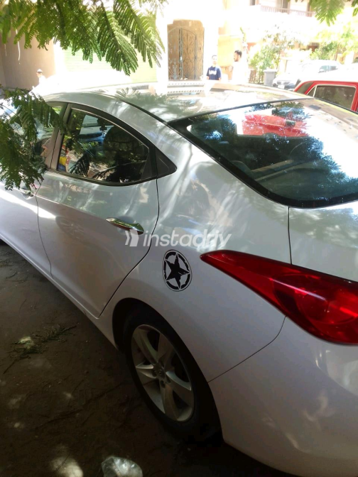 Hyundai Avante 2014 White Automatic Used for Sale in Nasr city - 7
