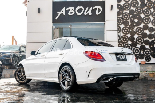 Mercedes C 300 2020 White Automatic Used for Sale in Heliopolis - 5